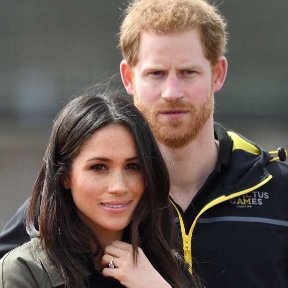 Meghan Markle et le prince Harry à l'Université de Bath le 6 avril 2018 pour une rencontre avec les athlètes de la délégation britannique pour les 4e Invictus Games lors de leur entraînement.