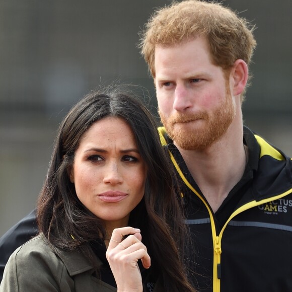 Meghan Markle et le prince Harry à l'Université de Bath le 6 avril 2018 pour une rencontre avec les athlètes de la délégation britannique pour les 4e Invictus Games lors de leur entraînement.