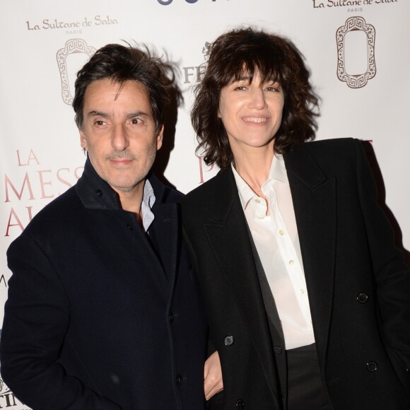 Exclusif - Yvan Attal et sa compagne Charlotte Gainsbourg - After-party du film "La Promesse de l'Aube" d'Eric Barbier au restaurant Le Café Marly à Paris, France, le 12 décembre 2017. Evènement organisé par Five Eyes Production. © Rachid Bellak/Bestimage