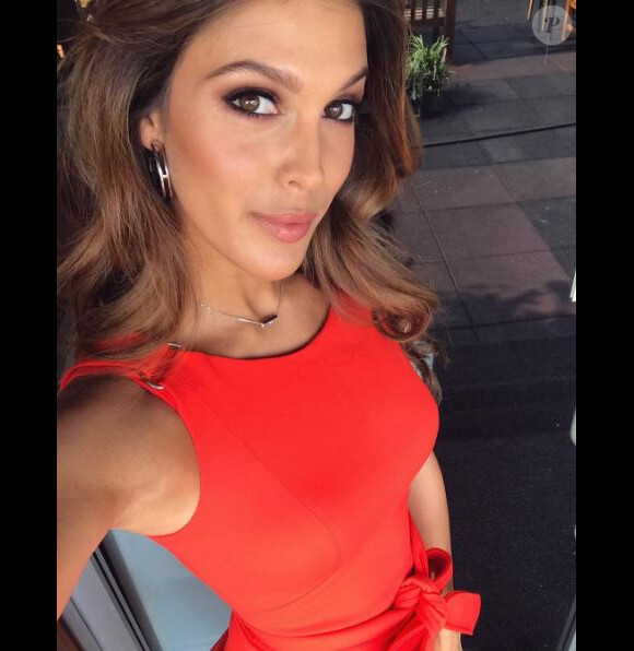 Iris Mittenaere en mode selfie sur Instagram. Septembre 2017