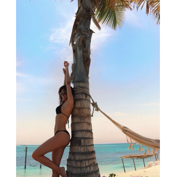 Iris Mittenaere pose en bikini à Dubaï (avril 2018)