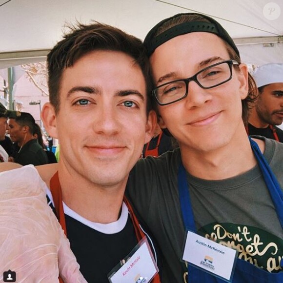 Kevin McHale avec son supposé petit-ami identifié comme étant Austin McKenzie. Instagram, le 31 mars 2018. 