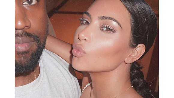 Kim Kardashian : Topless en vacances, son mari Kanye la prend en photo