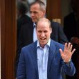  Le prince William très heureux à la sortie de la maternité de l'hôpital St Mary à Londres le 23 avril 2018 après la naissance de son troisième enfant, un deuxième garçon. 