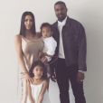 Kim Kardashian et Kanye West prennent la pose avec leurs enfants North et Saint pour Pâques 2017.