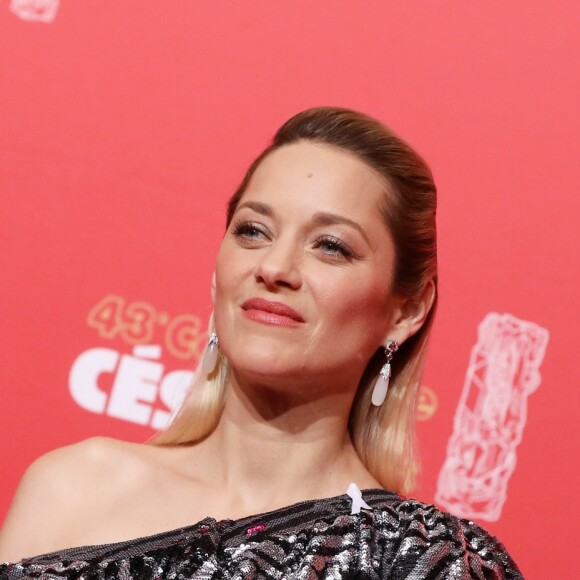 Marion Cotillard - Pressroom lors de la 43e cérémonie des Cesar à la salle Pleyel à Paris, le 2 mars 2018. © Dominique Jacovides - Olivier Borde / Bestimage