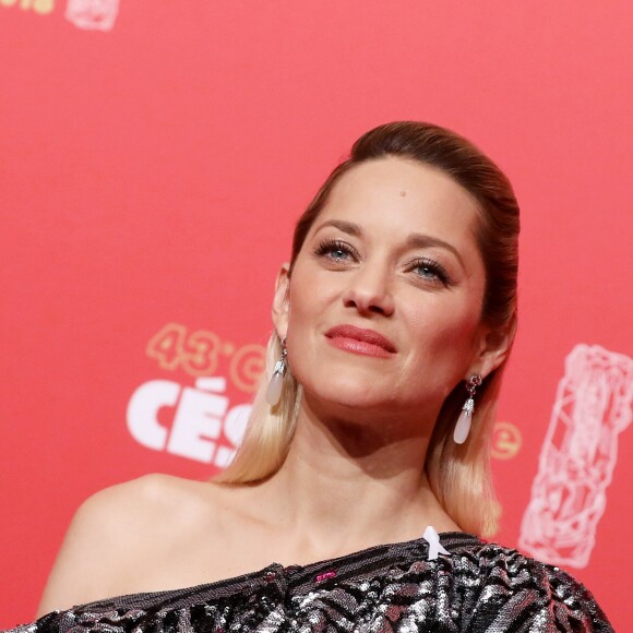 Marion Cotillard - Pressroom lors de la 43e cérémonie des Cesar à la salle Pleyel à Paris, le 2 mars 2018. © Dominique Jacovides - Olivier Borde / Bestimage