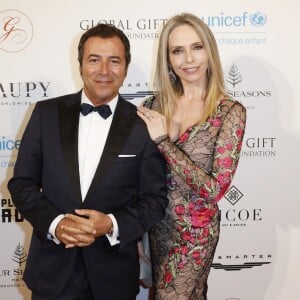 Bernard Montiel, Tonya Kinzinger, au photocall de la 9ème édition du "Global Gift Gala" à l'hôtel Four Seasons George V à Paris, le 25 avril 2018. © Marc Ausset-Lacroix/Bestimage