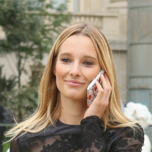 Ilona Smet (habillée en Création Olivier Lapidus) à la sortie du défilé de mode collection Printemps/Eté 2018 Lanvin lors de la Fashion Week à Paris, France, le 27 septembre 2017. © CVS-Veeren/Bestimage