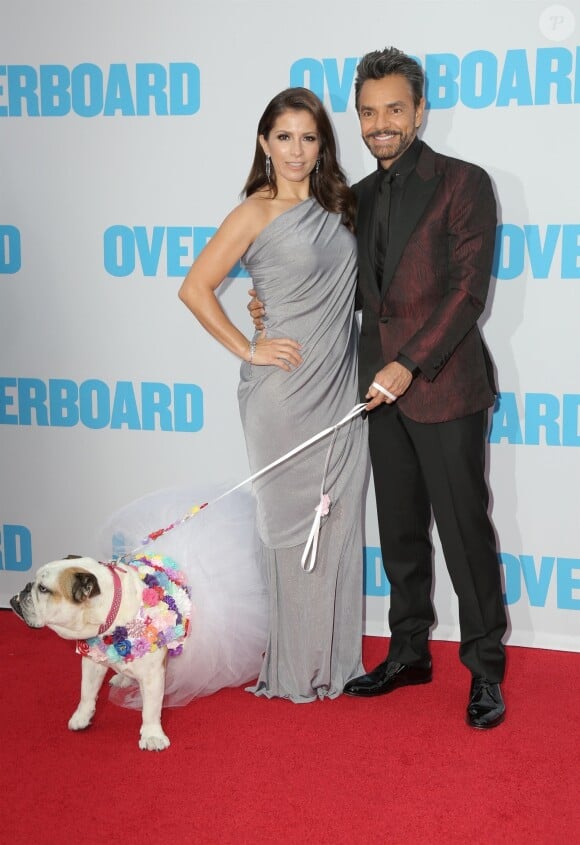 Eugenio Derbez, Alessandra Rosaldo - Les célébrités posent lors de la première du film 'Overboard' à Westwood le 30 avril 2018.