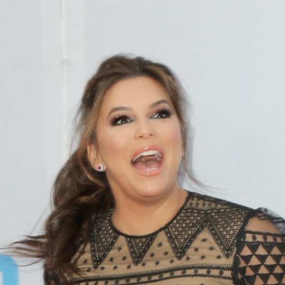 Eva Longoria, enceinte, lors de la première du film 'Overboard' à Westwood le 30 avril 2018.