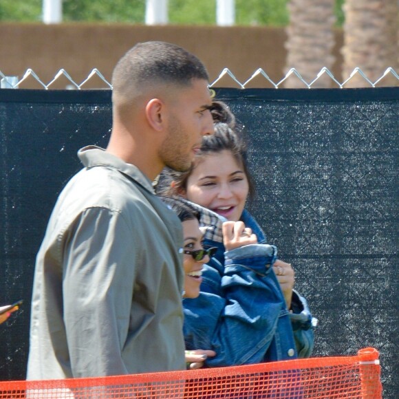 Kylie Jenner, Kourtney Kardashian, Younes Bendjima au festival de musique de Coachella le 13 avril 2018.