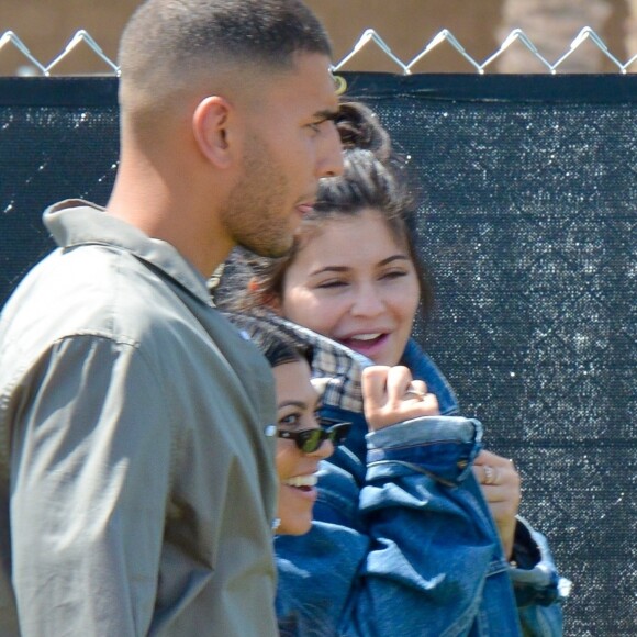 Kylie Jenner, Kourtney Kardashian, Younes Bendjima au festival de musique de Coachella le 13 avril 2018.