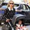 Nicky Hilton Rothschild promène sa fille Lily en poussette dans les rues de New York, le 1er mai 2018