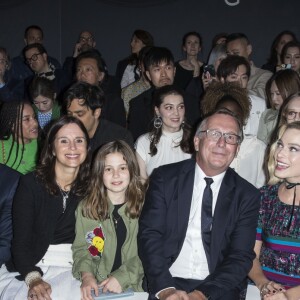 Steve McQueen, Gaspar Ulliel, Bruno Pavlovsky, sa femme Nathalie, leur fille, Margot Robbie et Phoebe Tonkin - Photocall du défilé de la collection Croisière Chanel 2018/2019 au Grand Palais à Paris, France, le 3 mai 2018. © Olivier Borde/Bestimage