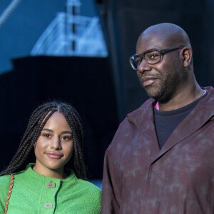 Steve McQueen (réalisateur) et sa fille Alex McQueen - Photocall du défilé de la collection Croisière Chanel 2018/2019 au Grand Palais à Paris, France, le 3 mai 2018. © Olivier Borde/Bestimage