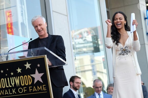 Zoe Saldana reçoit son étoile sur le Walk Of Fame à Hollywood, le 3 mai 2018. 