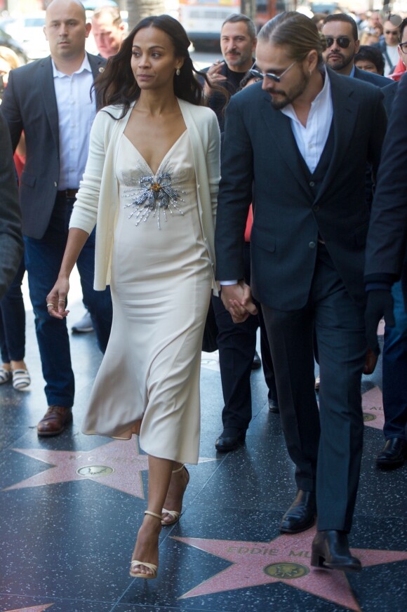 Zoe Saldana reçoit son étoile sur le Walk Of Fame à Hollywood, le 3 mai 2018. 