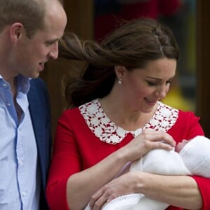 Le prince William à l'hôpital St Mary avec sa femme Catherine (Kate) Middleton, duchesse de Cambridge et leur troisième enfant, à Londres le 23 avril 2018.