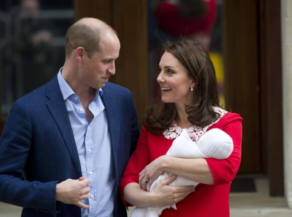 Le prince William à l'hôpital St Mary avec sa femme Catherine (Kate) Middleton, duchesse de Cambridge et leur troisième enfant, à Londres le 23 avril 2018.