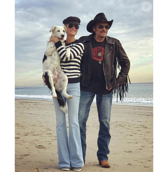 Mickey Rourke a rendu hommage à son ami Johnny Hallyday sur Instagram, ce 5 mai 2018. L'occasion pour Laeticia Hallyday de témoigner de sa peine en commentaire.