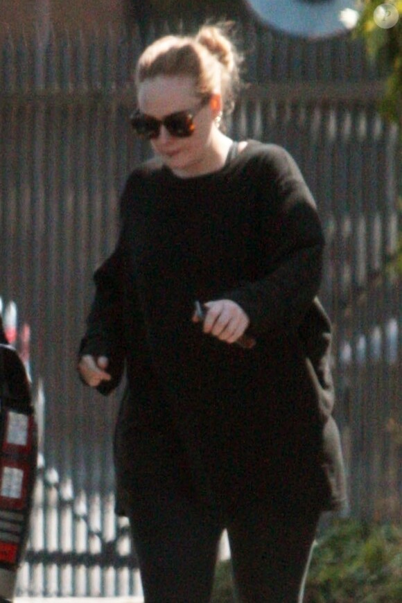 Exclusif - La chanteuse Adele à la sortie du salon de coiffure Balayage Salon à Beverly Hills, le 26 avril 2018