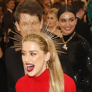 Amber Heard - Les célébrités arrivent à l'ouverture de l'exposition Heavenly Bodies: Fashion and the Catholic Imagination à New York, le 7 mai 2018