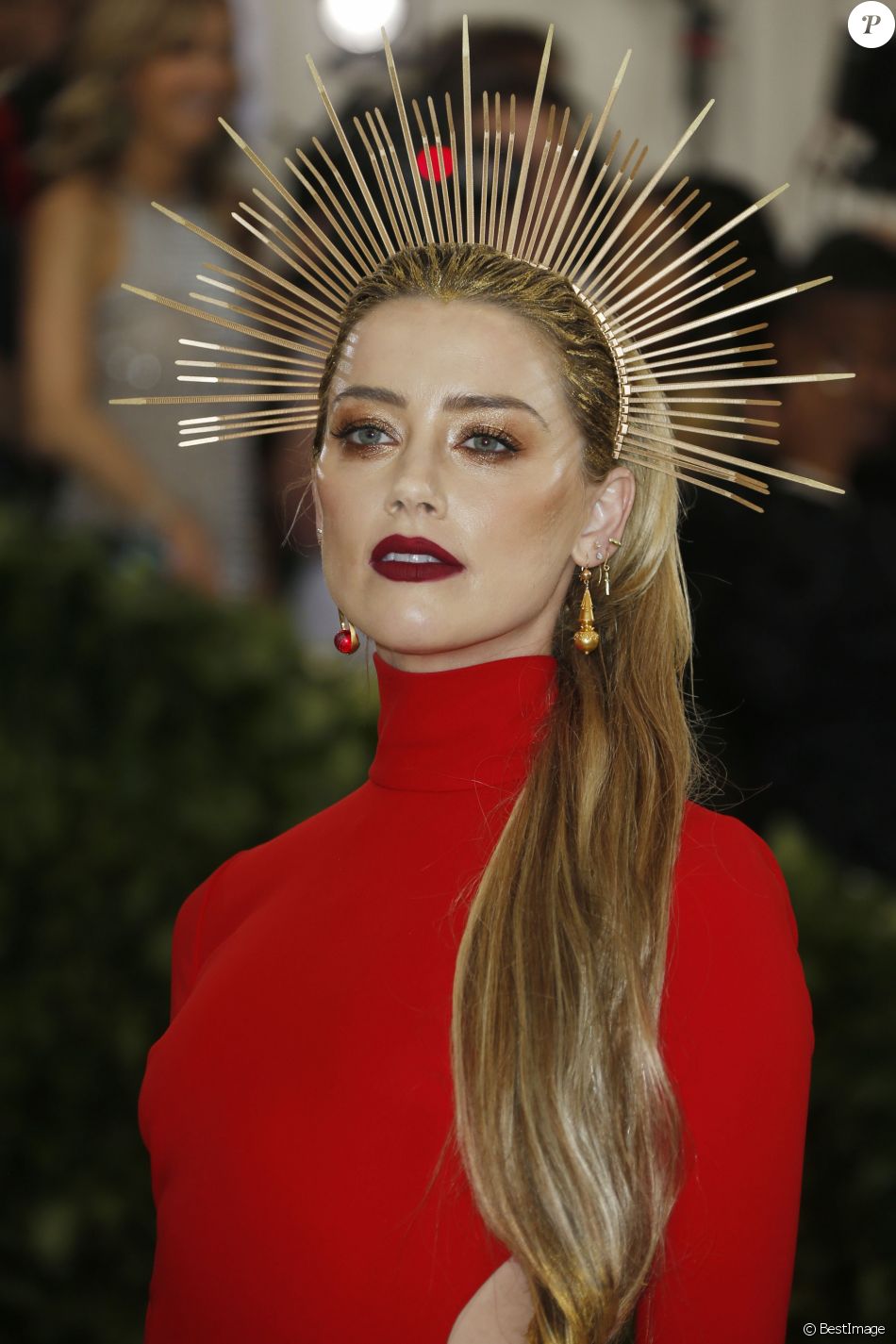 Amber Heard à l'ouverture de l'exposition Corps célestes Mode et