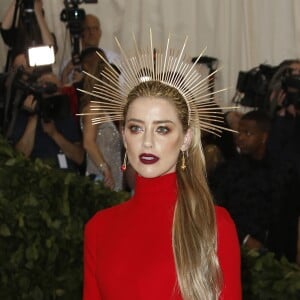 Amber Heard à l'ouverture de l'exposition "Corps célestes : Mode et imagerie catholique" pour le Met Gala à New York, le 7 mai 2018.