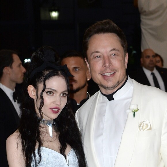 Grimes, Elon Musk à l'ouverture de l'exposition "Corps célestes : Mode et imagerie catholique" pour le Met Gala à New York, le 7 mai 2018.