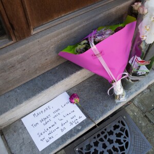 Illustrations devant la maison de Maurane décédée dans la soirée du 7 mai, à l'âge de 57 ans, dans la commune de Schaerbeek, à Bruxelles en Belgique le 8 mai 2018.