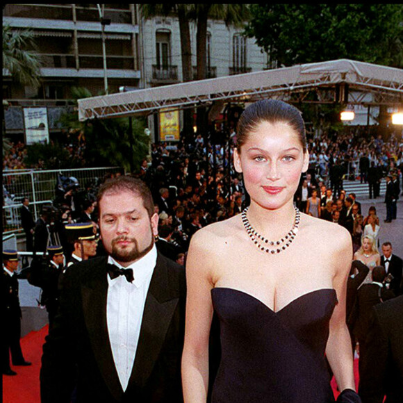 Laeticia Casta lors de sa montée des marches à Cannes, en 1999.