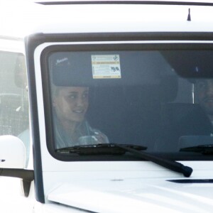 Exclusif - Ariana Grande et son compagnon Mac Miller à bord d'un 4x4 Mercedes Classe G dans les rues de Los Angeles, le 21 novembre 2017.
