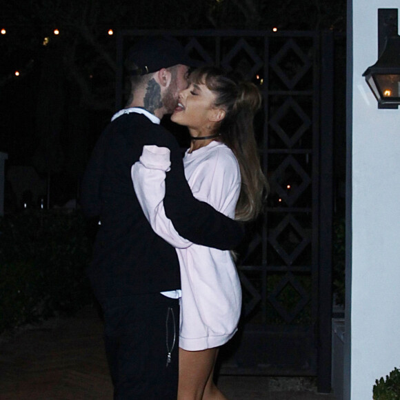 Exclusif - Ariana Grande et Mac Miller amoureux lors d'une sortie en couple à Los Angeles le 31 août 2016