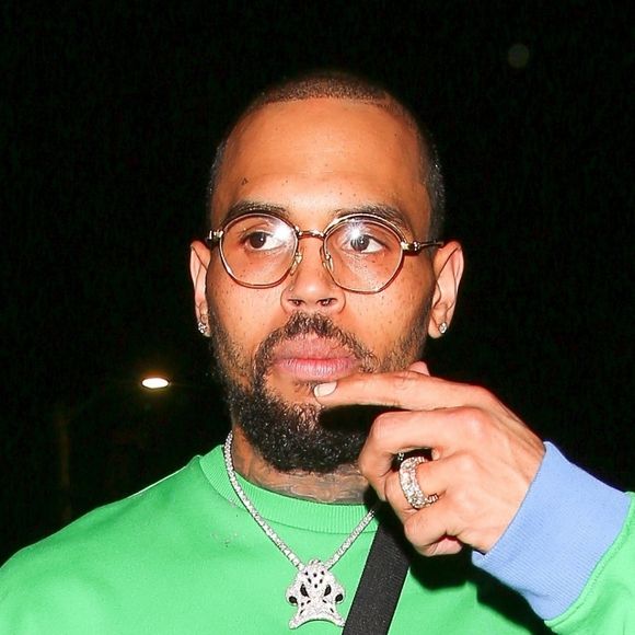 Chris Brown est allé faire la fête avec des amies chez Poppy à West Hollywood, le 5 avril 2018