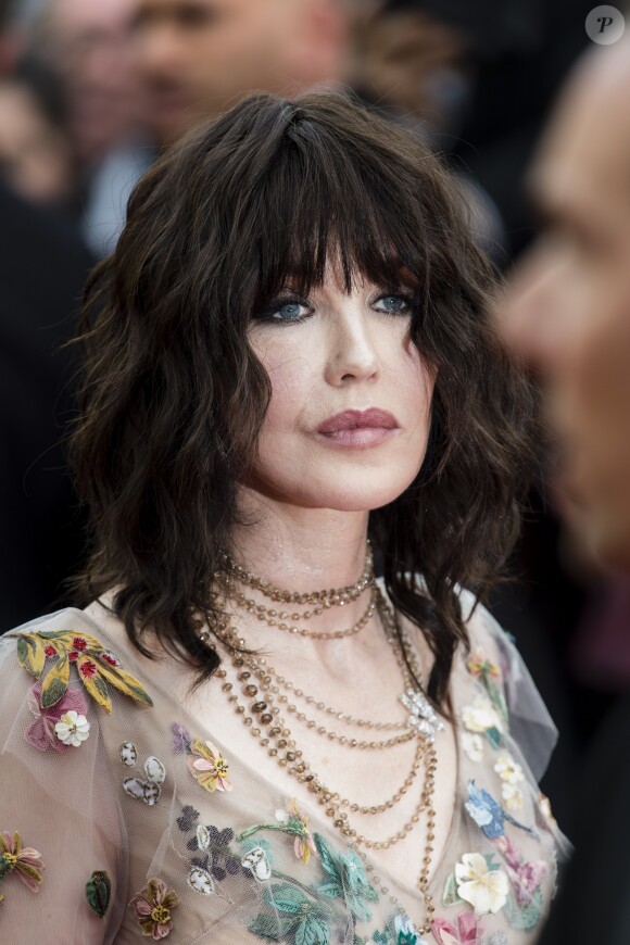 Isabelle Adjani - Montée des marches du film "Everybody Knows" lors de la cérémonie d'ouverture du 71ème Festival International du Film de Cannes, France, le 8 mai 2018. © Pierre Perusseau/Bestimage