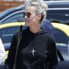 Laeticia Hallyday accompagnée de sa chienne Cheyenne va déjeuner avec Jean-François Piège et sa femme Elodie, Yaël Abrot, Christina accompagnée de sa chienne et Ezra Petronio avec sa compagne Lana Petrusevych au restaurant Nobu à Malibu le 10 mai 2018.