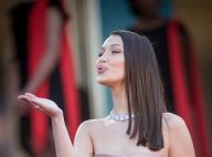 Cannes 2018 : Bella Hadid divine face à un mannequin à la robe transparente