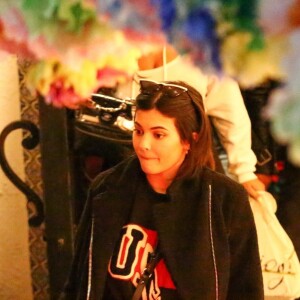 Exclusif - Kylie Jenner quitte le restaurant Casa Vega à Sherman Oaks après avoir dîné avec des amis à Sherman Oaks le 11 mai 2018.