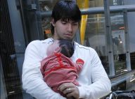 Le footballeur Sergio Agüero ne veut plus lâcher son bébé magique !