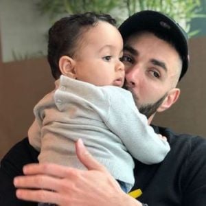 Karim Benzema pose avec son fils Ibrahim sur Instagram le 6 févroer 2018.