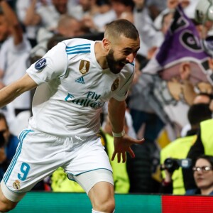 L'attaquand du Real Madrid Karim Benzema célèbre après avoir marqué un but - Le Real Madrid en finale de la Ligue des champions après son match nul (2-2) contre le Bayern Munich au stade Santiago-Bernabéu à Madrid, Espagne, le 1er mai 2018.