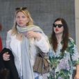 Exclusif - Courtney Love et sa fille Frances Bean Cobain arrivent à l'aéroport de Roissy le 25 septembre 2017.