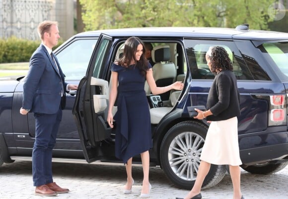 Meghan Markle arrive avec sa mère Doria Ragland à l'hôtel Cliveden House près de Windsor à la veille de son mariage avec le prince Harry, à Taplow le 18 mai 2018.