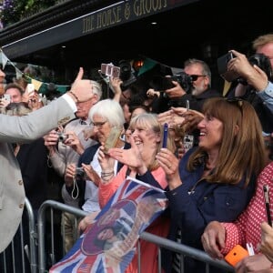 Le prince Harry est allé à la rencontre du public de manière inopinée dans les rues de Windsor le 18 mai 2018, à la veille de son mariage avec Meghan Markle.