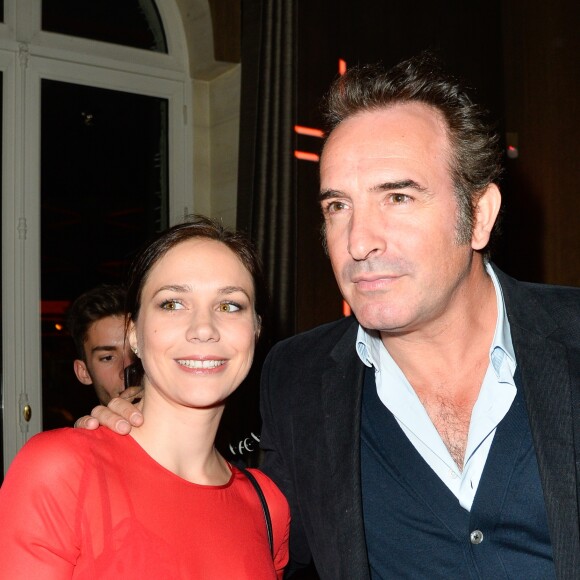 Semi-exclusif - Jean Dujardin et sa compagne Nathalie Péchalat - Le réalisateur français C. Lelouch célèbre ses 80 ans au restaurant Victoria à Paris, France, le 30 octobre 2017. © Coadic Guirec/Bestimage