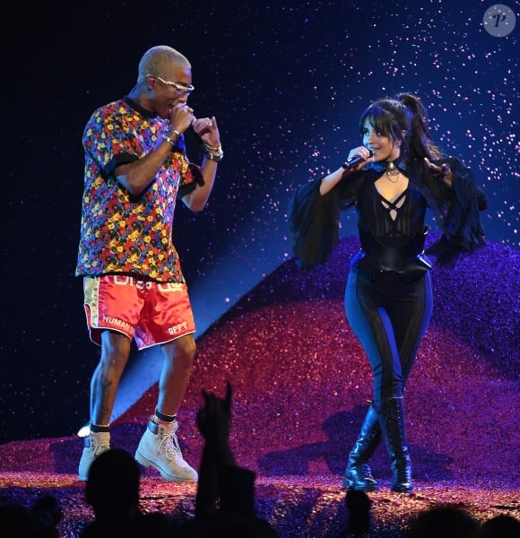 Pharrell Williams et Camila Cabello à la soirée Billboard Music Awards au MGM Grand Garden Arena à Las Vegas, le 20 mai 2018.