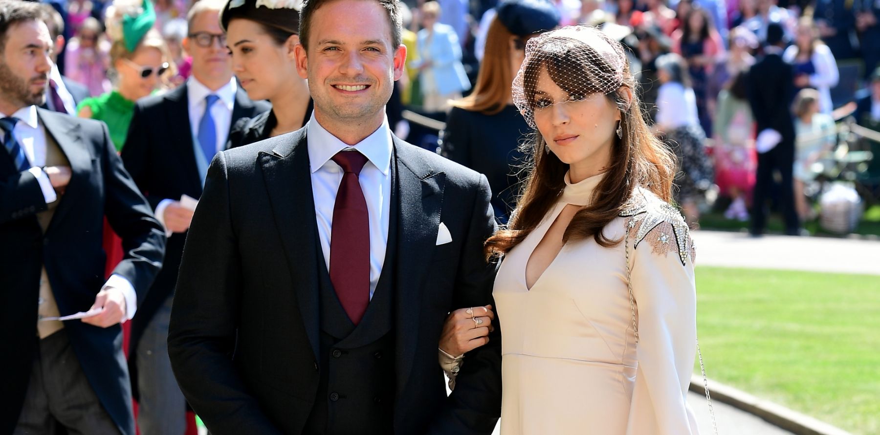 Acteurs Suits Mariage Meghan Markle Patrick J. Adams : Critiqué après le mariage de Meghan et Harry, il  réplique sec - Purepeople