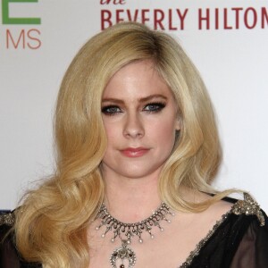 Avril Lavigne - Les célébrités posent lors du photocall de la soirée "Race To Erase MS" à l'hôtel Beverly Hilton à Los Angeles le 20 avril 2018.