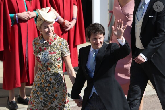 James Blunt et Sofia Wellesley (boucles d'oreilles Cartier) - Les invités arrivent à la chapelle St. George pour le mariage du prince Harry et de Meghan Markle au château de Windsor, Royaume Uni, le 19 mai 2018.
